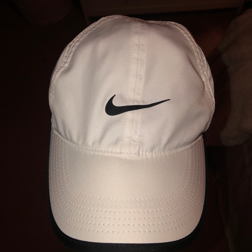 White nike hat